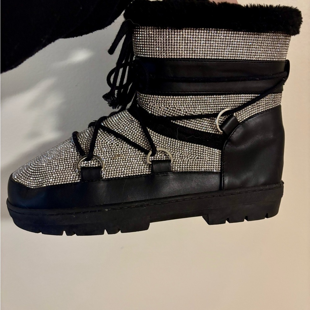 Women's Black and White Winter Boots